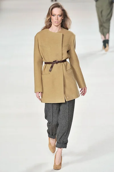 Look 3